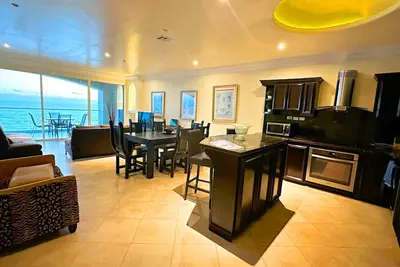 Coastal Splendor: Ocean Views Great Comfort w/pool