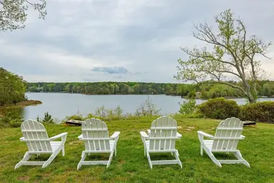 Image de Waterfront River Escape w\/ Pool, Kayaks, Detached Suite +more
