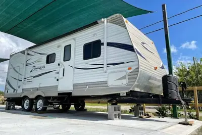 Image de Glamping! Clean, Wi-Fi, A/C, SmartTV, water-view