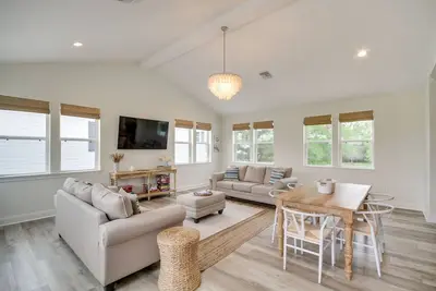Image de Waveland Vacation Rental w/ Private Heated Pool