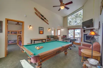 Image de Spacious Big Bear Cabin Rental - 1 Mi to Lake!
