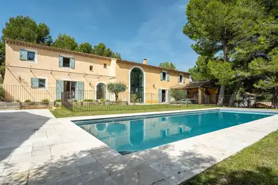 Image de Mas contemporain à Pont Royal 8 personnes