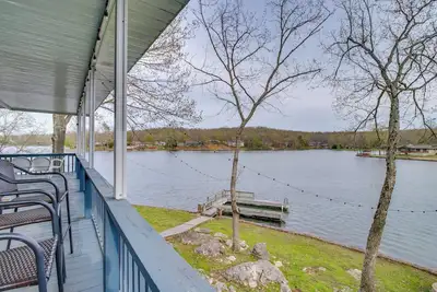 Image de Lakefront Arkansas Abode - Deck, Grill & Fire Pit!