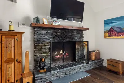 Image de Updated Stonybrook 3 Bedroom Townhouse, walk to Rec Path, Restaurants & Shops