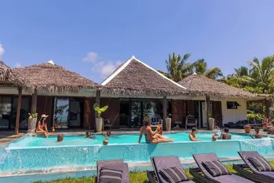 Image de La villa Boraha :villa entière avec piscine vue mer première ligne sur la plage.