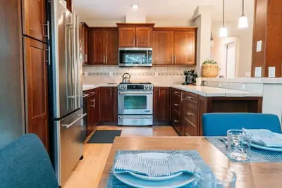 Image de New Upscale home with hot tub & backyard oasis!