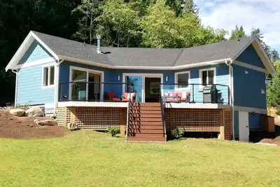 Image de Stunning new 760 sf cottage with all amenities and serenity to spare.