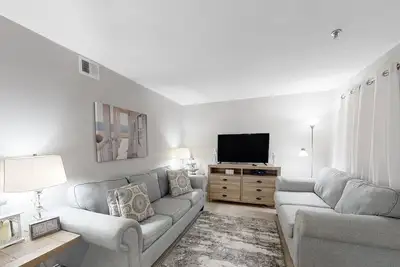 Image de Gated resort condo with beach access, pools, hot tubs, gym, & tennis courts