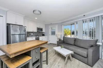 Image de Gorgeous Studio Apartment with 1 Bath and Balcony