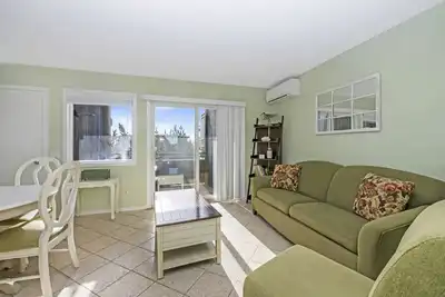 Image de Greenery 1-Bedroom Balcony apartment w/ Tub!