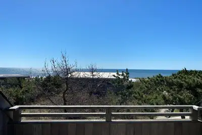 Image de Modern Minimalist 1br w/ Loft, Steps to the Shore!