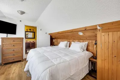 Image de Fresh&Crisp 1br w/Loft, Corner Unit + Amazing View