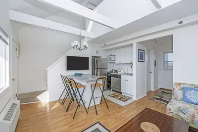 Image de Stylish Woody Interior 1br+Loft w/ Beach Access