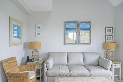 Image de Chic Suite in Amagansett with 3 Comfy Beds