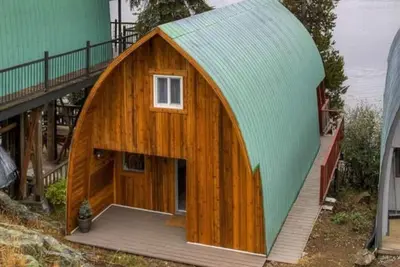 Image de October Sky - Cabin on the Lake! Near Big White 35 mins to Kelowna