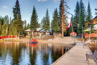 Image de The Perch - Cabin on quiet Lake! 25 mins to Big While 35 mins to Kelowna
