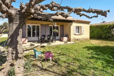 Image de Belle maison à Rognonas avec WiFi