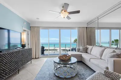 Image de 🏖️ ☀️Summer’s Calling! ! Stunning oceanfront Views! Heated Pool & Hot Tub 🐬🌊