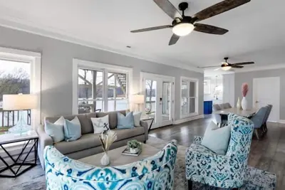 Image de Tranquil waterfront getaway