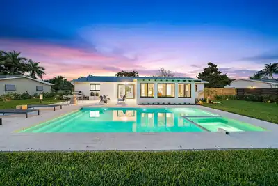 Image de Tropical Hideout 3/2 with Heated Pool & Spa