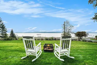 Image de New Listing! Modern Luxury New Build Cottage on Crystal Lake