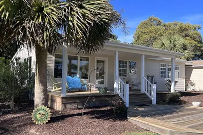 Image de Magnolia Retreat - 3 bdrm, 3 bath intercoastal view - water access