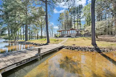 Image de Lake Harmony: Lakefront Home w/ Private Dock