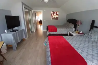 Image de Cozy and Spacious Lake Region Apt