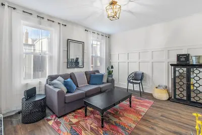 Image de Henry House Suites | 2bd | 2bth | Patio |Backyard