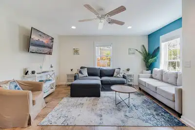 Image de Private Home - Walk To Beach - Games & Firepit - Family Friendly