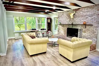 Image de Large private estate home in the center of town.