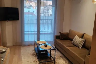 Apartman Soho 2 Modern condo w\/ a pool- short ride to the seaside!