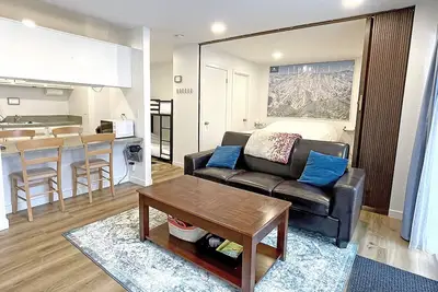 Image de Clean Cozy Light & Bright Studio in Great Location