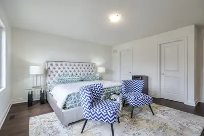 Image de Elegant Master Bedroom Suite
