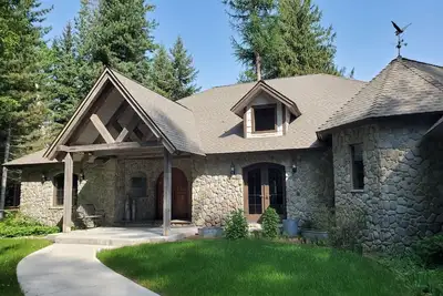 Image de Striking Lakefront home w\/ hot tub, dock, highspeed Wifi & week\/month discounts