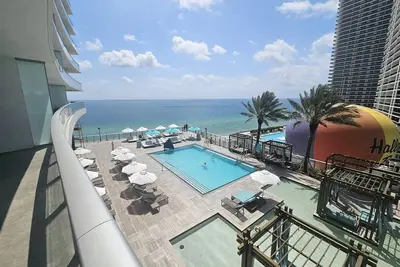 Image de Stunning Ocean Views - Lyfe Resort & Residences. Unit 1005.