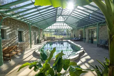 Image de Mas des Sylves piscine intérieure chauffée dans un cadre naturel exceptionnel