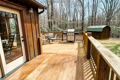 Image de Log Cabin Retreat In the Blue Ridge Mountains.