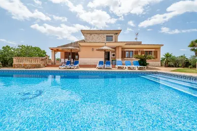 Image de Maison de campagne 'Sa Gravera De Sa Barrala' avec piscine privée, Wi-Fi et climatisation