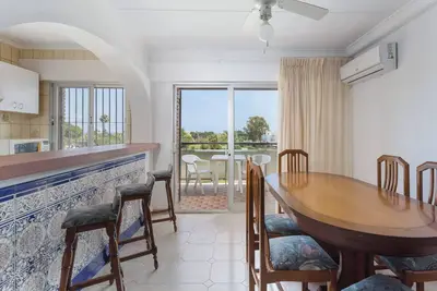 Image de Appartement 'Deveses Beach' avec balcon, Wi-Fi et climatisation