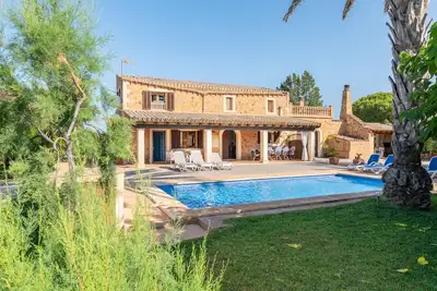 Image de Maison de campagne 'Es Revolt De Sa Barrala' avec piscine privée, Wi-Fi et climatisation