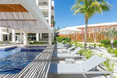 Image de Private Beach, Rooftop Pool, Bbq, Luxe Condo