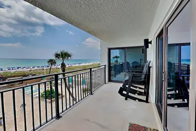 Image de Emerald Isle #300 | Balcony Views, Pool Access, Near Area Dining & Fun!