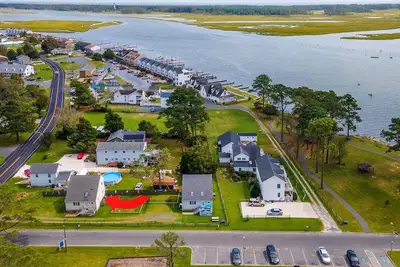 Image de Channel View Charmer - Water Views and Pet Friendly!