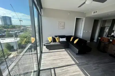 Image de Bachelor Suites W\/ Stadium Views