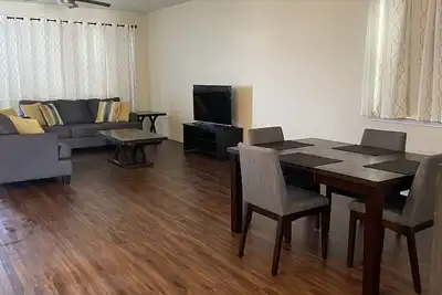 Image de Samsung- Newer Home Close to 130, Samsung & Shopping. 6 Beds, 4 Bedrooms