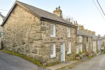 Image de A traditional, homely Welsh cottage, with cosy wood burner and lots of character.