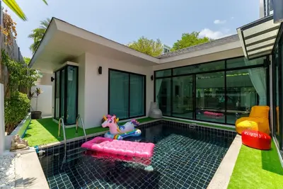 Family friendly pool villa at Kamala Regent close to beach