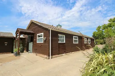 Image de The Stables, pet friendly, with a garden in Brighstone