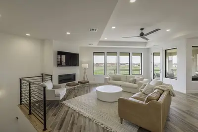 Image de Getaway On The Green, Sleeps 18, *Private Hot Tub*
